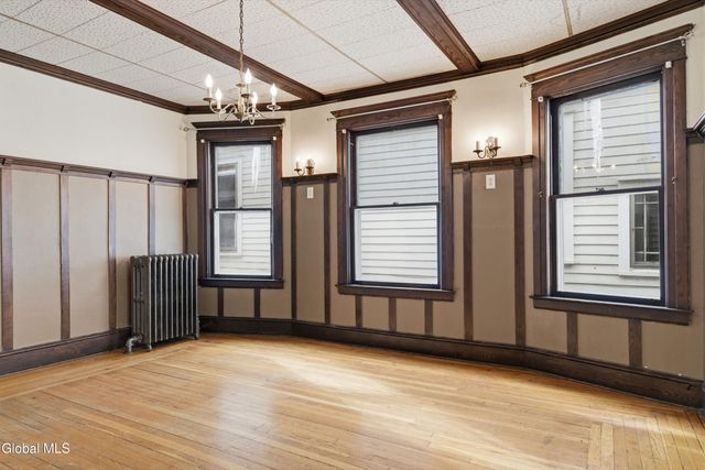 75 S Pine Avenue, Albany, NY 12208