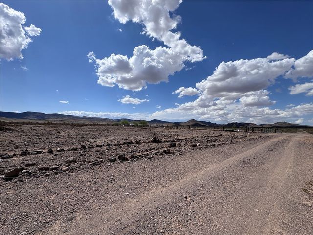 5182 N Dome Road, Golden Valley, AZ 86413