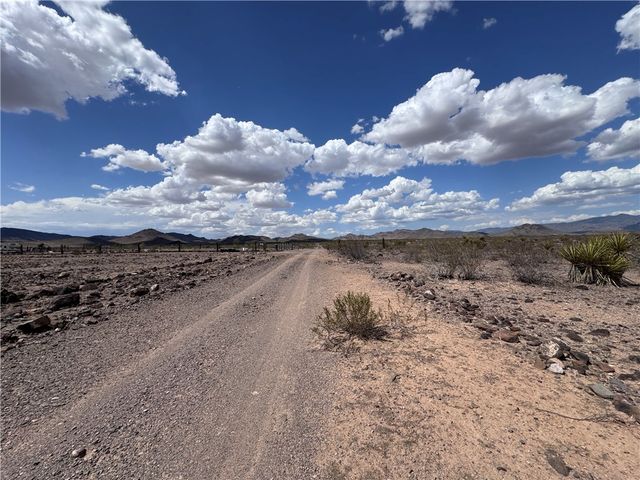 5182 N Dome Road, Golden Valley, AZ 86413