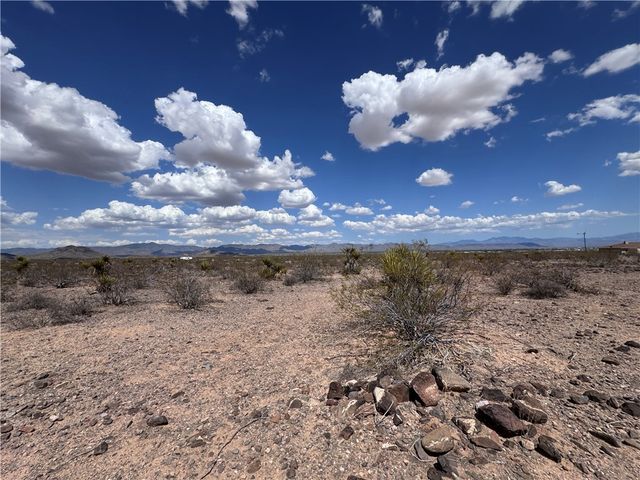 5182 N Dome Road, Golden Valley, AZ 86413