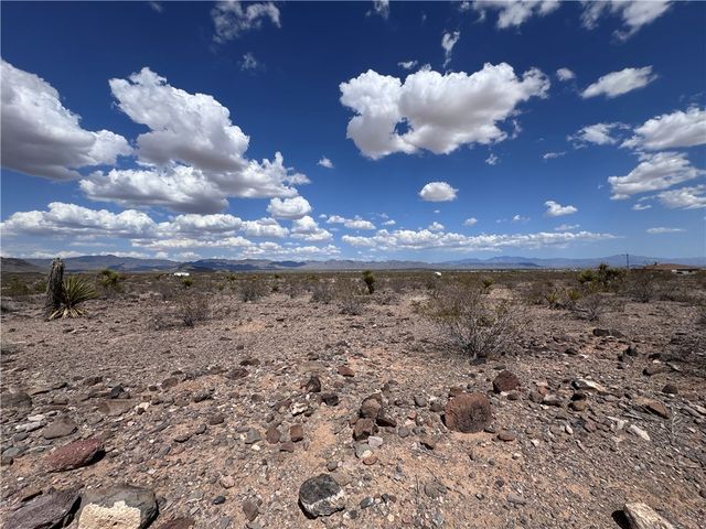 5182 N Dome Road, Golden Valley, AZ 86413