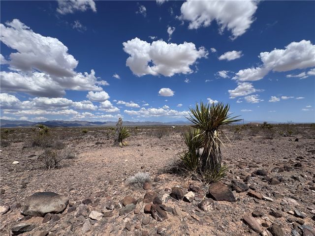 5182 N Dome Road, Golden Valley, AZ 86413