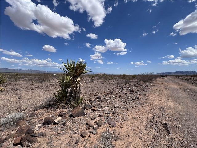 5182 N Dome Road, Golden Valley, AZ 86413