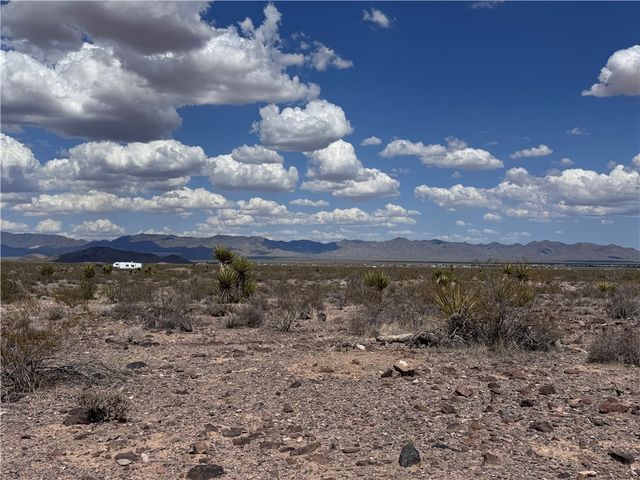 5182 N Dome Road, Golden Valley, AZ 86413