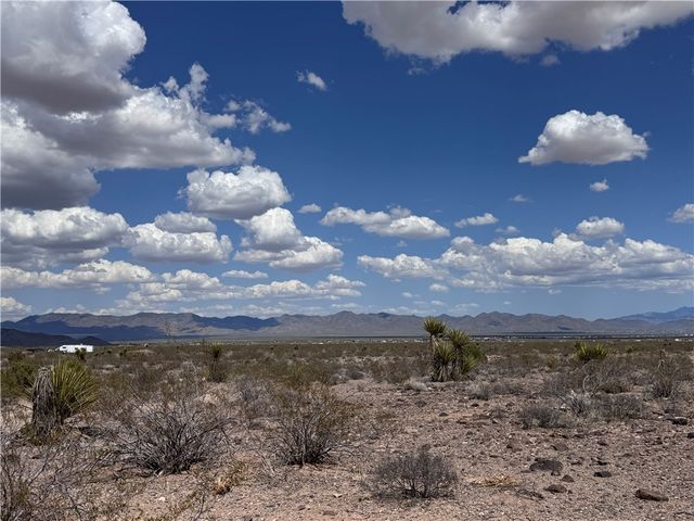 5182 N Dome Road, Golden Valley, AZ 86413