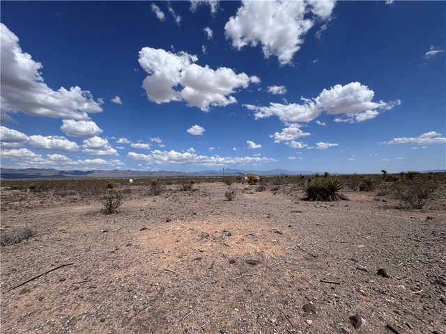 5182 N Dome Road, Golden Valley, AZ 86413