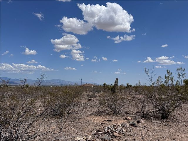 5182 N Dome Road, Golden Valley, AZ 86413