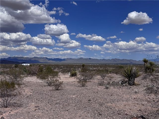 5182 N Dome Road, Golden Valley, AZ 86413