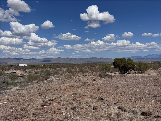 5182 N Dome Road, Golden Valley, AZ 86413