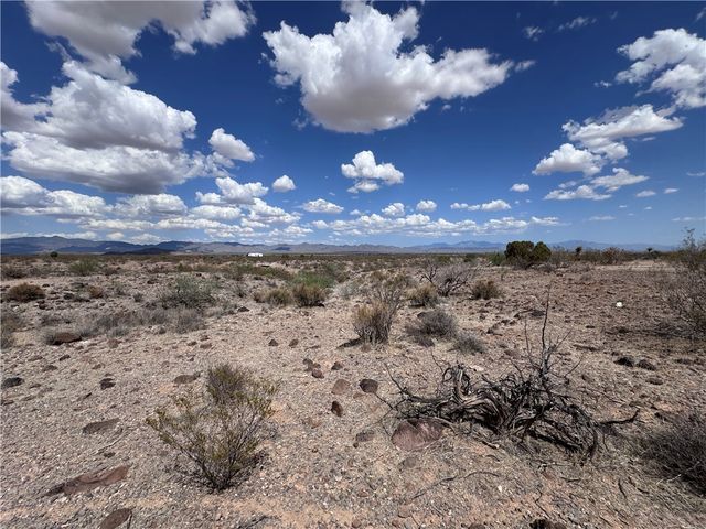 5182 N Dome Road, Golden Valley, AZ 86413