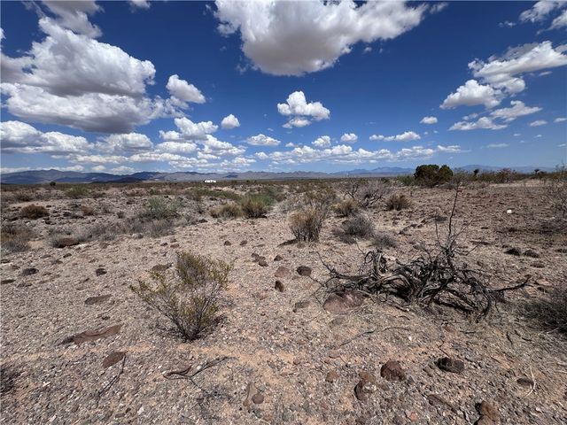 5182 N Dome Road, Golden Valley, AZ 86413