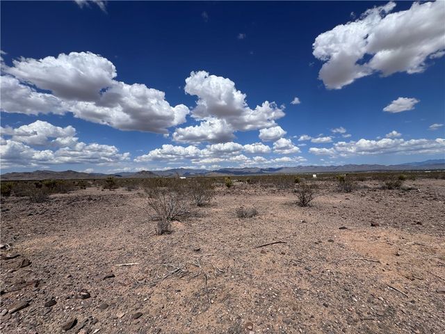 5182 N Dome Road, Golden Valley, AZ 86413