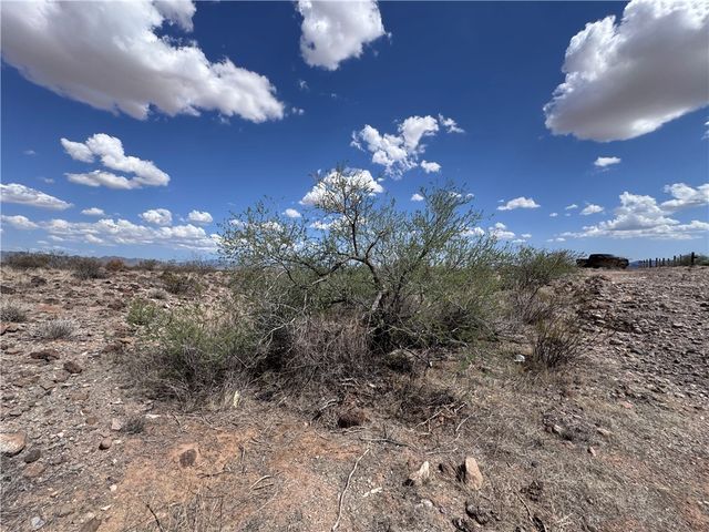 5182 N Dome Road, Golden Valley, AZ 86413