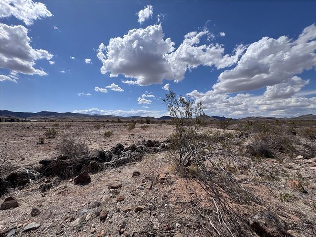 5182 N Dome Road, Golden Valley, AZ 86413