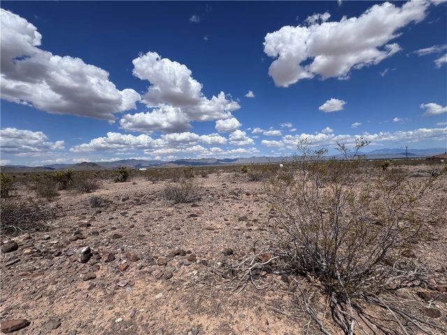 5182 N Dome Road, Golden Valley, AZ 86413