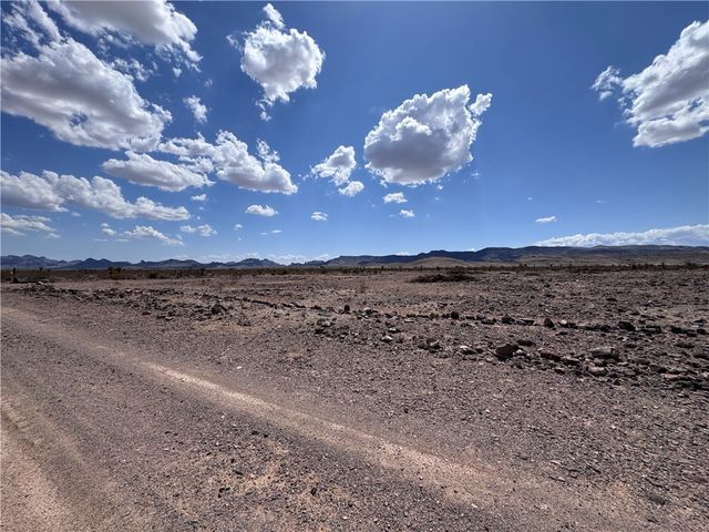 5182 N Dome Road, Golden Valley, AZ 86413