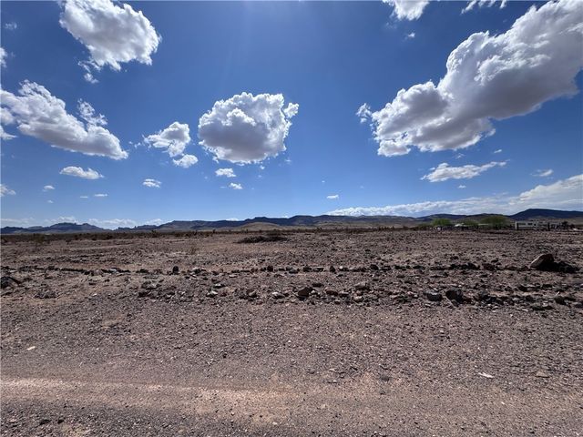 5182 N Dome Road, Golden Valley, AZ 86413