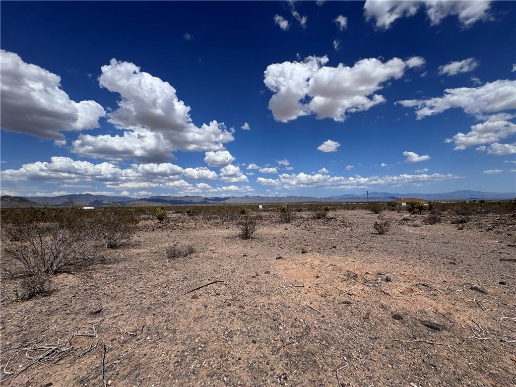 5182 N Dome Road, Golden Valley, AZ 86413