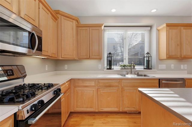 1340 Ross Lane, Rochester, MI 48306