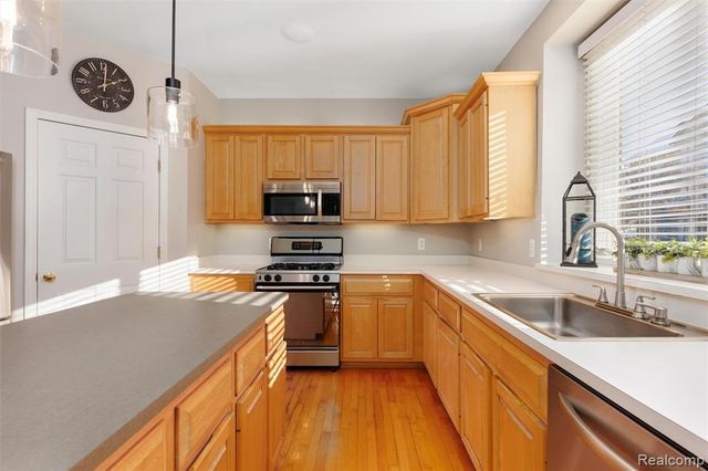 1340 Ross Lane, Rochester, MI 48306