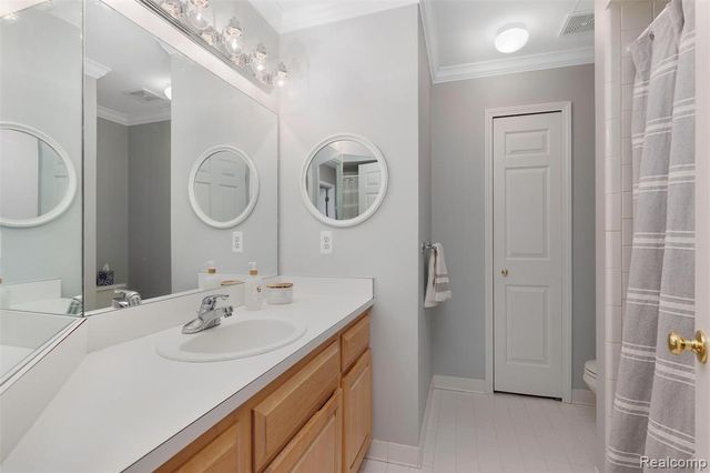 1340 Ross Lane, Rochester, MI 48306