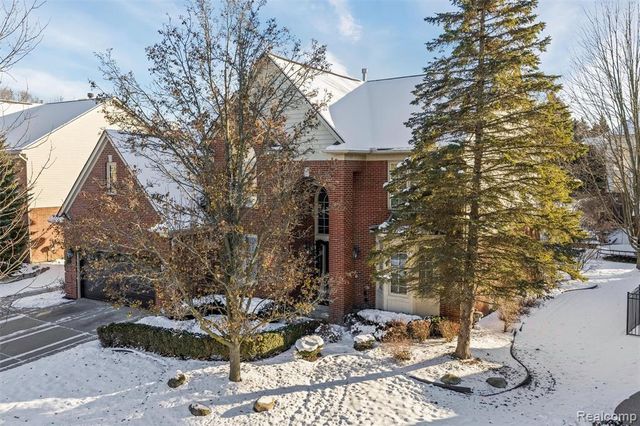 1340 Ross Lane, Rochester, MI 48306