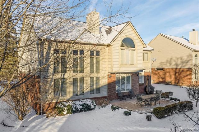 1340 Ross Lane, Rochester, MI 48306