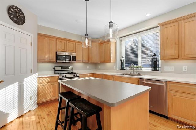 1340 Ross Lane, Rochester, MI 48306