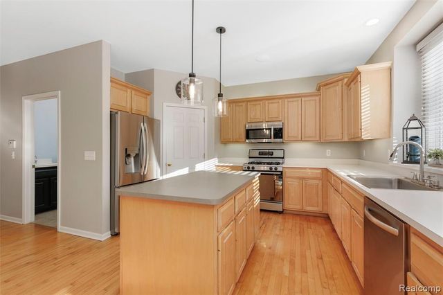 1340 Ross Lane, Rochester, MI 48306