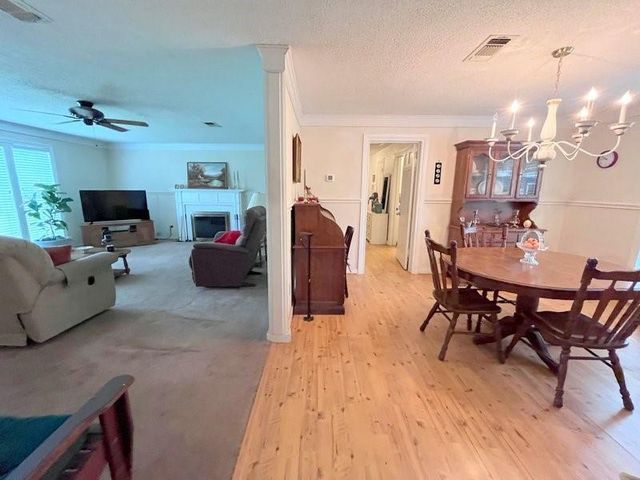 2301 E Houston Avenue, Crockett, TX 75835