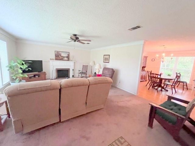 2301 E Houston Avenue, Crockett, TX 75835