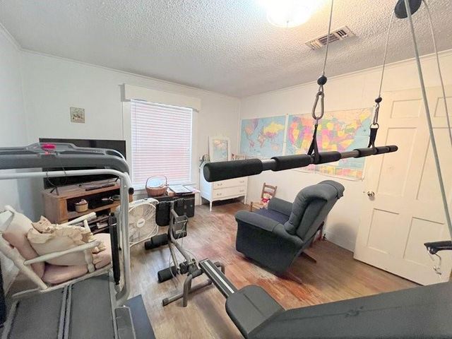 2301 E Houston Avenue, Crockett, TX 75835