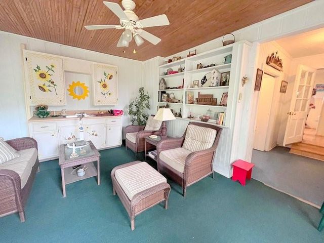 2301 E Houston Avenue, Crockett, TX 75835