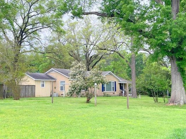 2301 E Houston Avenue, Crockett, TX 75835