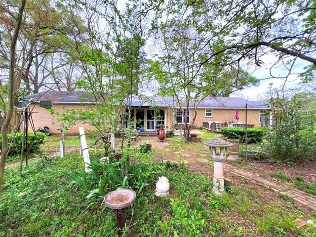 2301 E Houston Avenue, Crockett, TX 75835