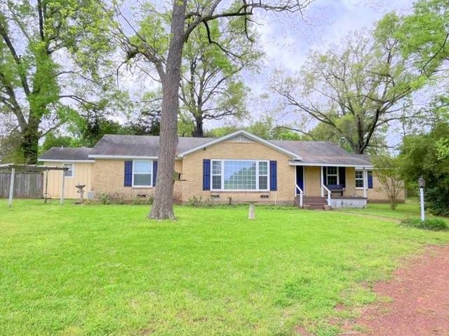 2301 E Houston Avenue, Crockett, TX 75835