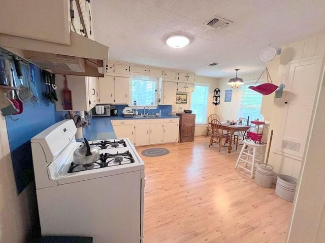 2301 E Houston Avenue, Crockett, TX 75835