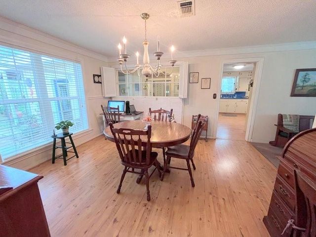 2301 E Houston Avenue, Crockett, TX 75835