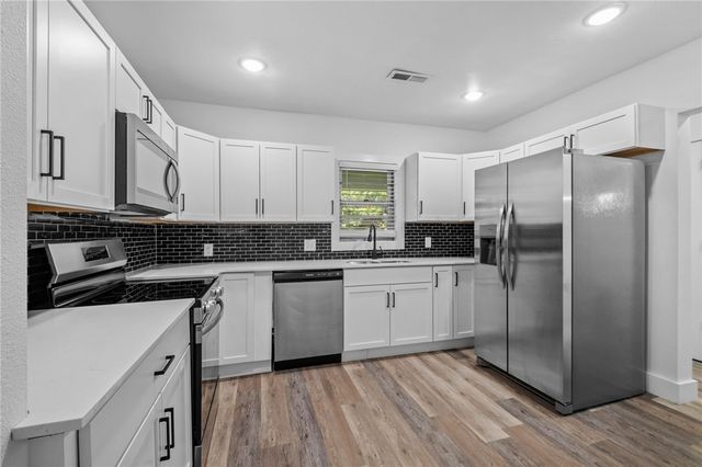 3325, 3335 S School, Fayetteville, AR 72701