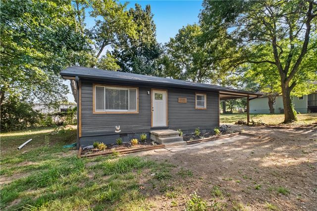 3325, 3335 S School, Fayetteville, AR 72701