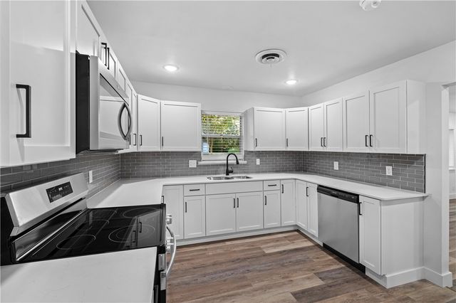 3325, 3335 S School, Fayetteville, AR 72701