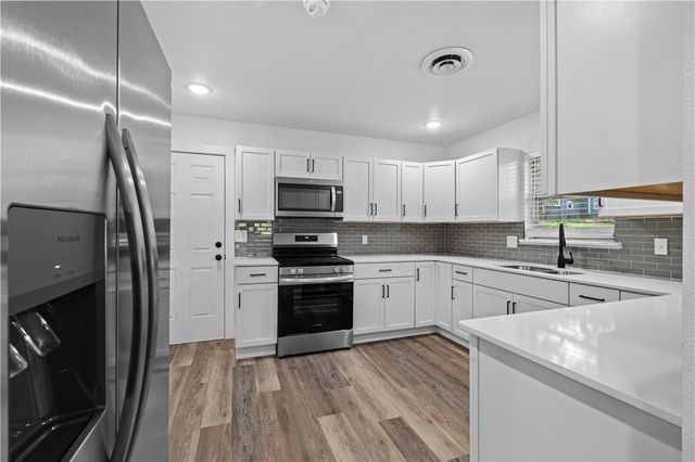 3325, 3335 S School, Fayetteville, AR 72701