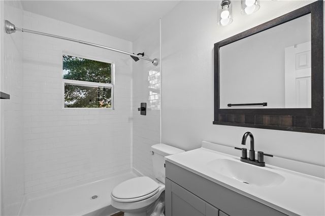 3325, 3335 S School, Fayetteville, AR 72701