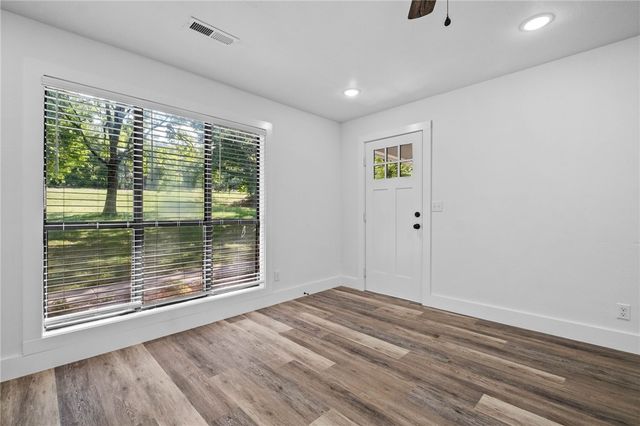 3325, 3335 S School, Fayetteville, AR 72701