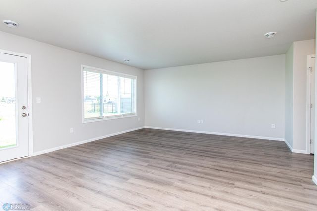 1449 68th Avenue S, Fargo, ND 58104