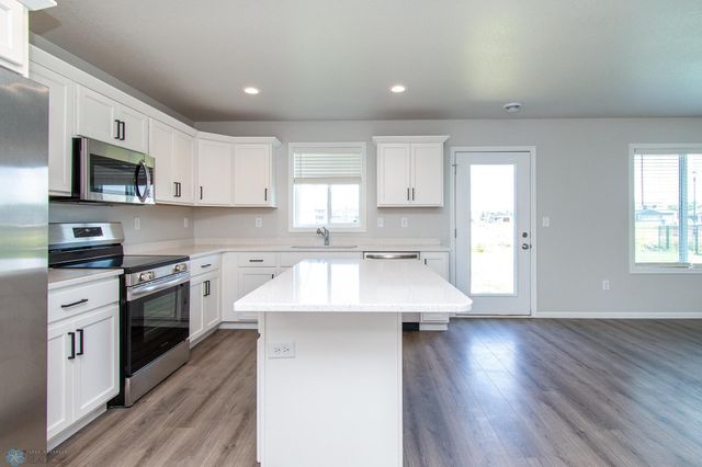 1449 68th Avenue S, Fargo, ND 58104