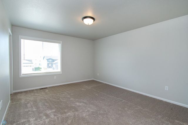 1449 68th Avenue S, Fargo, ND 58104