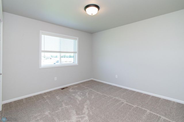 1449 68th Avenue S, Fargo, ND 58104