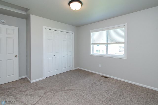 1449 68th Avenue S, Fargo, ND 58104
