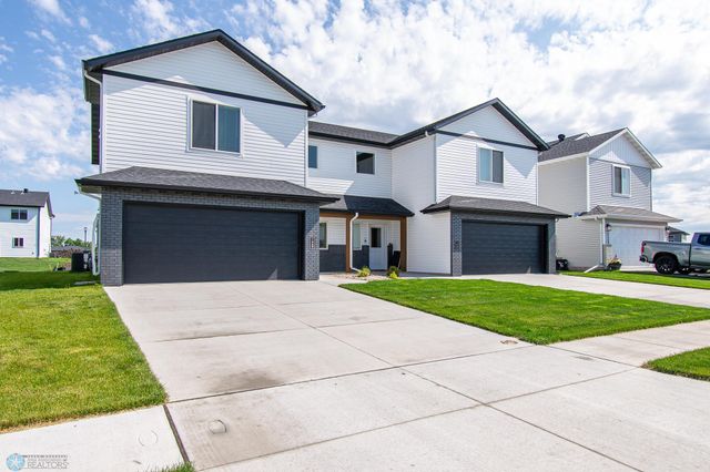 1449 68th Avenue S, Fargo, ND 58104